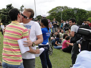 Marcos e Gilberto: A gente quer igualdade.