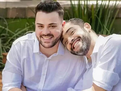 Casal gay denuncia loja por se negar a fazer convite de casamento
